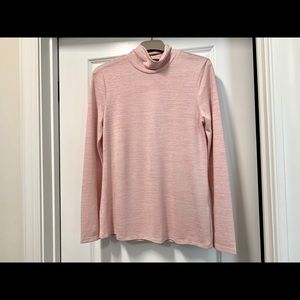 Super soft Banana Republic lightweight turtleneck